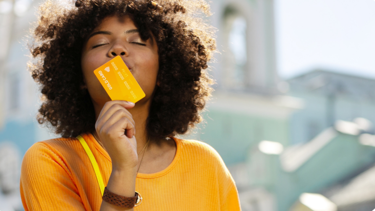 What’s the Difference Between a Debit and a Credit Card?